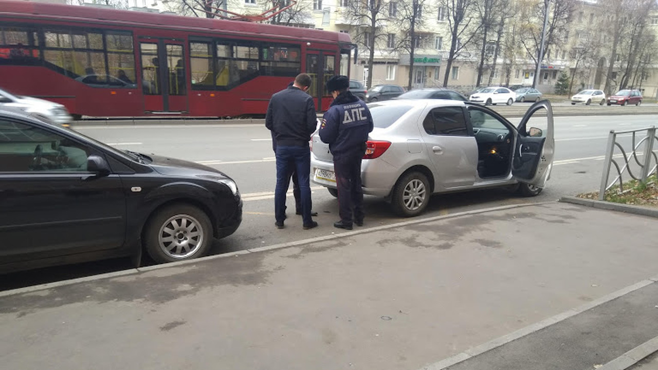 Красный свет застал вас за стоп-линией — и пани...