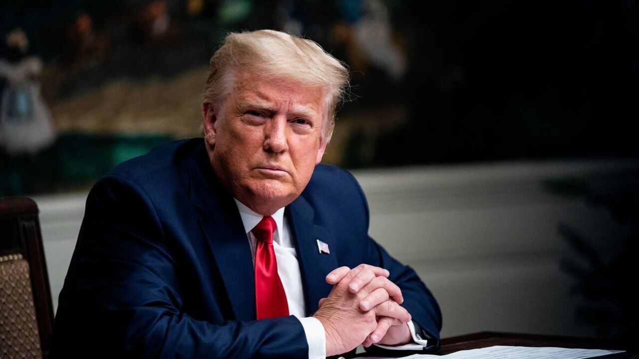 «Однажды они могут стать Россией»: Трамп спрогнозировал будущее Украины Президент США Дональд Трамп обсуждает планы по ...