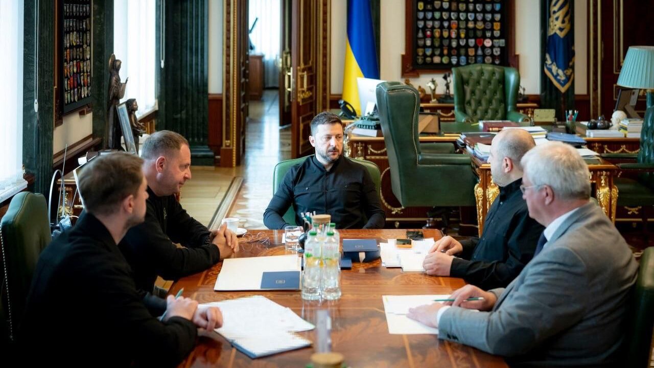 Стоимость одной ошибки: на переговорах Европа потеряла проект «Украина» навсегда Встреча российских и украинских представителей ...