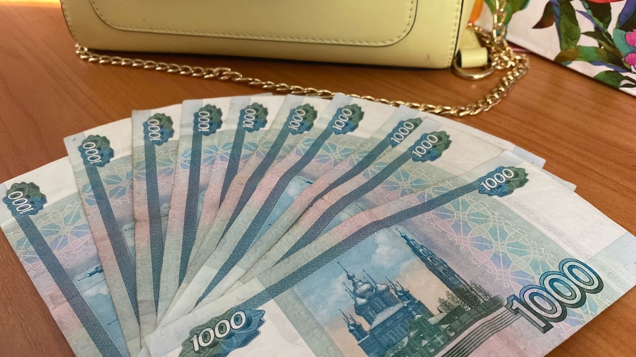 Снять деньги в банкомате не сможет никто: коснется всех россиян с 12 мая из-за обстоятельств в стране Наличные снова в цене