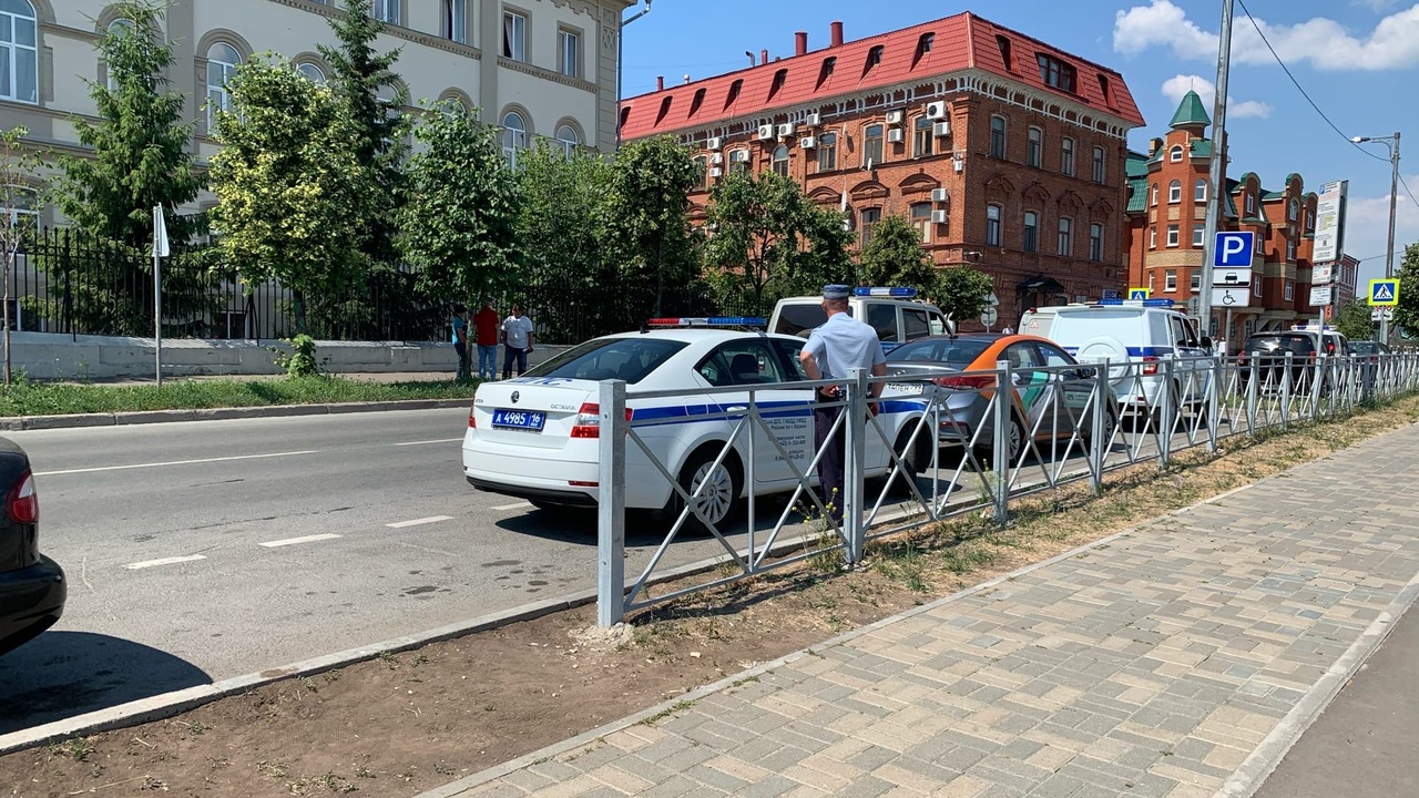Инспектор уже готов выписать штраф, но есть важный нюанс: что делать, если разметка на дороге противоречит знакам На дороге бывает странная картина: разметка раз...