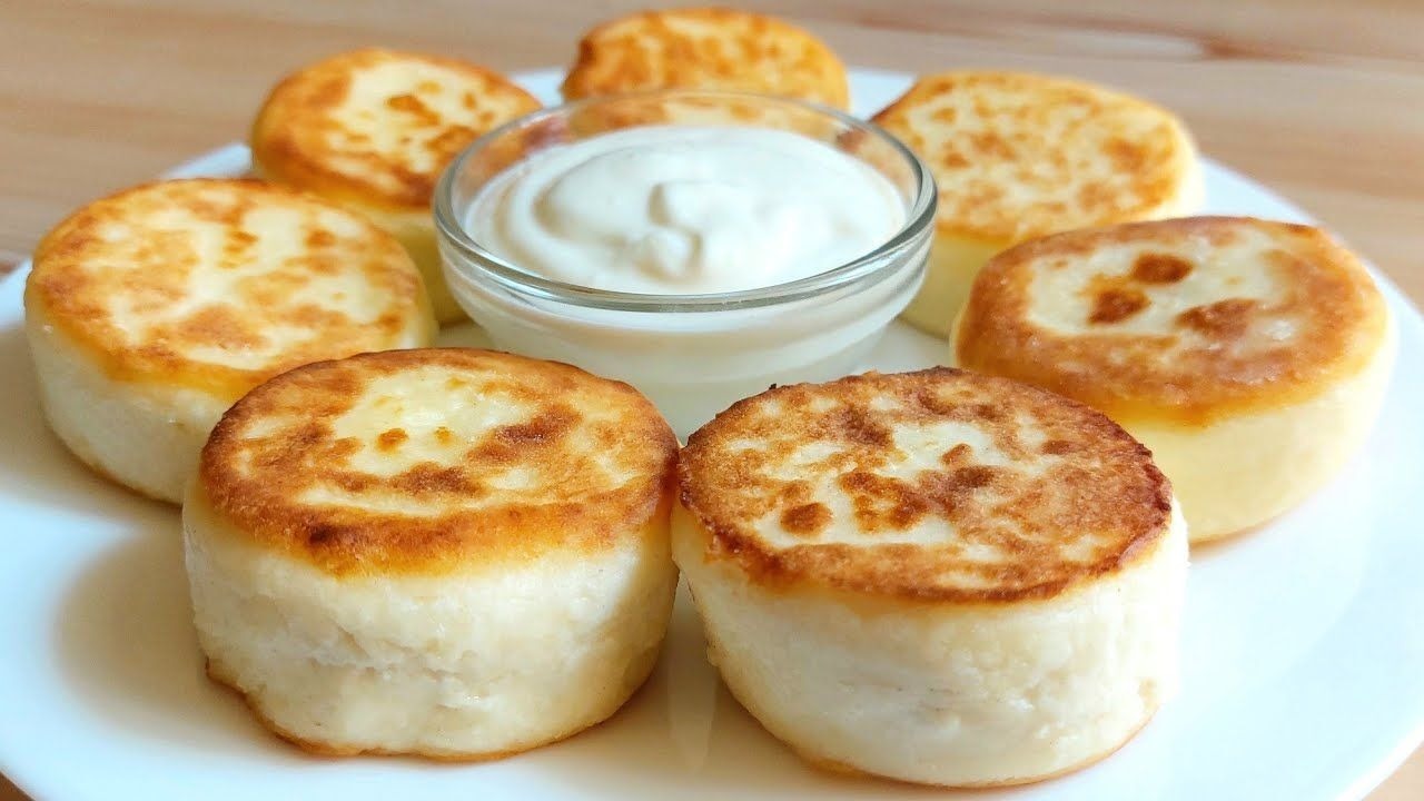 Мука забирает у сырников 50% творожного вкуса: замените её другим компонентом — будут аппетитнее, нежнее и легче Сырники для многих — это не просто блюдо на зав...