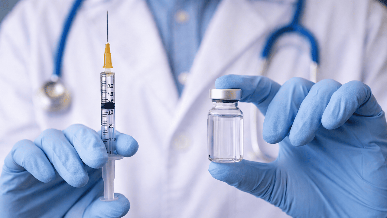 Учёные сделали громкое открытие в медицине: вакцина от опоясывающего лишая замедляет биологическое старение Вакцина против опоясывающего лишая неожиданно п...