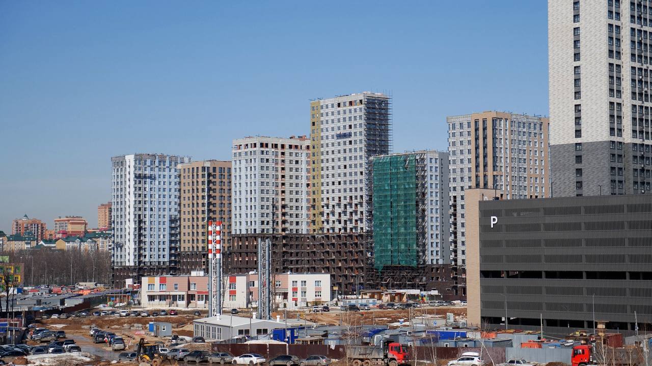 Почти 300 тысяч «квадратов» в работе: что на самом деле происходит на стройках Казани Как сейчас строятся новостройки в Казани: разбо...