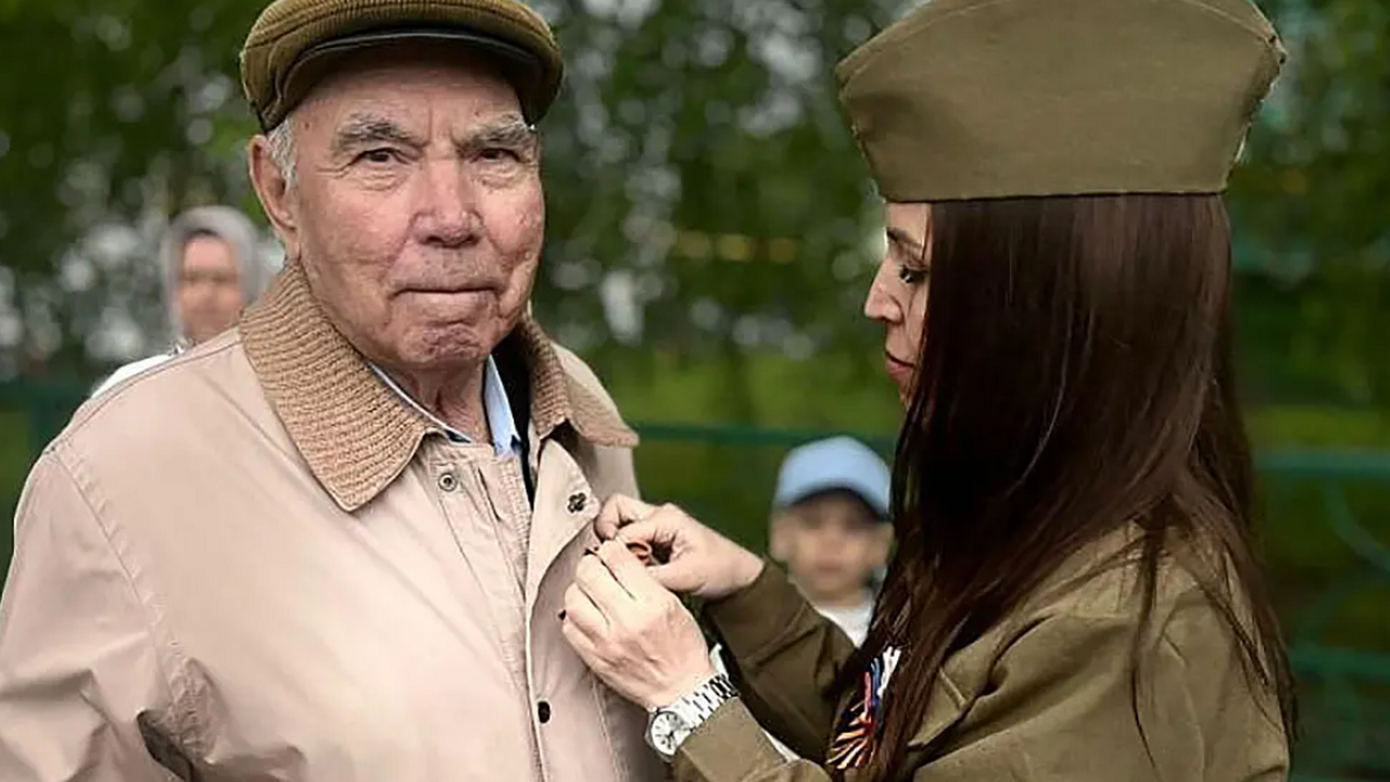 В Татарстане живет мужчина по имени Победа, родившийся 9 мая 1945 года Победа Исмаилов родился 9 мая 1945 года в 9 утр...