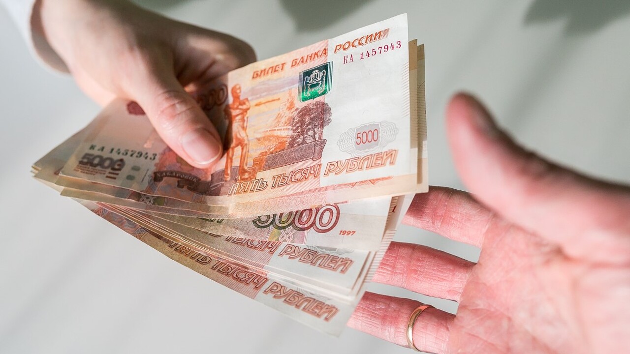 В июне денег с собственной карты уже не взять? Как и кого могут ограничить при снятии наличных и переводах Центробанк опроверг слухи о тотальном лимите на...