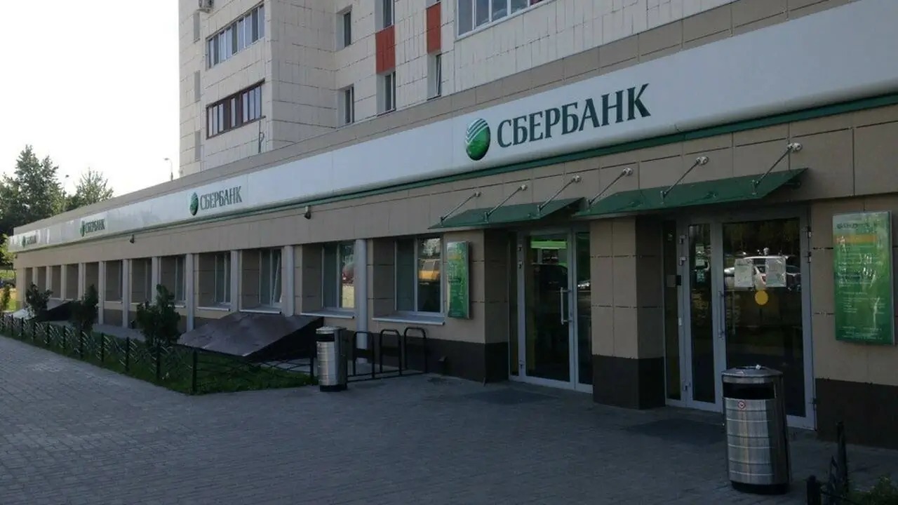 С сегодняшнего дня: Сбербанк предложил новшество для всех, у кого остались деньги на карте Сбербанк России сообщил своим клиентам о введен...