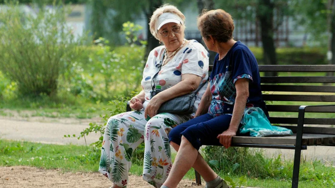 Пенсионерам назвали лишь одну справку, с помощью которой можно повысить пенсию на 4500 рублей с июля Пенсионеры могут увеличить свои выплаты, подав ...