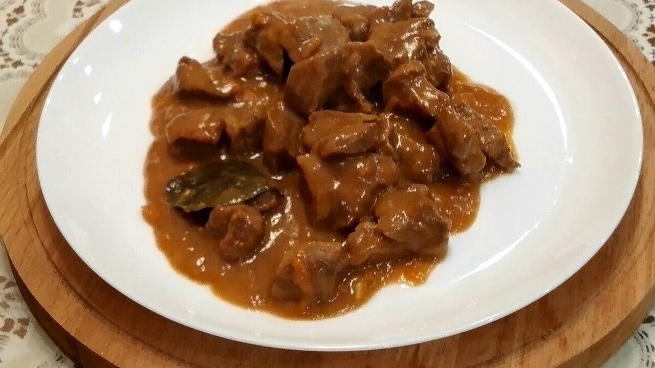 Мясо мягкое, а соус густой и насыщенный: гуляш от которого не отказываются и сразу просят добавку Гуляш — сытное и ароматное блюдо, которое легко...
