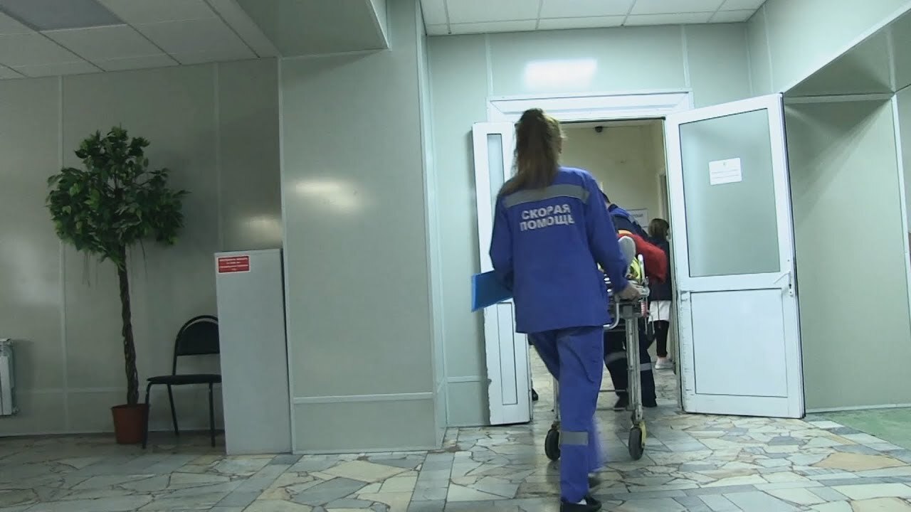 Доктор рассказал о причинах длительного ожидания в приемном покое Врач объяснил, из-за чего в приемном покое нужн...