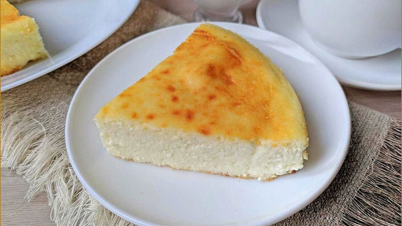 Мама научила готовить вкуснятину из детства: пара яиц и пачка творога — завтрак за 5 минут Этот омлет с творогом сочетает в себе легкость ...