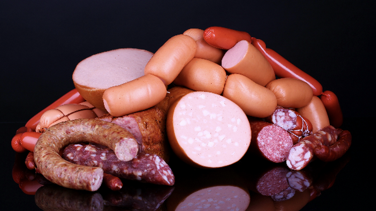 Биолог предупреждает о вреде «мясного клея» в продуктах Раскрыта новая угроза: К чему ведет «мясной кле...