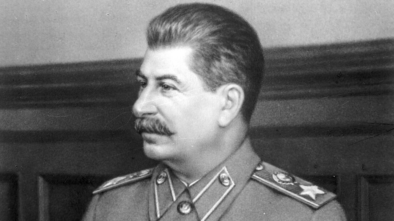 Иосиф Сталин ел это постоянно: любимые блюда вождя, которые можно приготовить дома Сталин не был гурманом, но грузинская кухня ста...