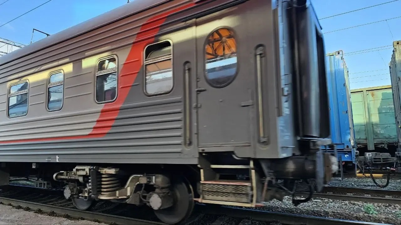 Купила билет в СВ за 40 тысяч рублей — досталась верхняя полка: ответ начальника поезда, как такое возможно Цены на билеты в СВ всегда высокие, что объясня...