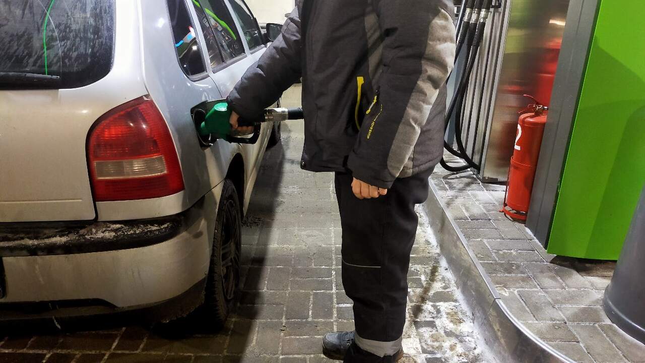 Многие водители переплачивают зря: сотрудник АЗС назвал преимущества 92-го бензина Больше октанов — не всегда лучше. Почему 92-й б...