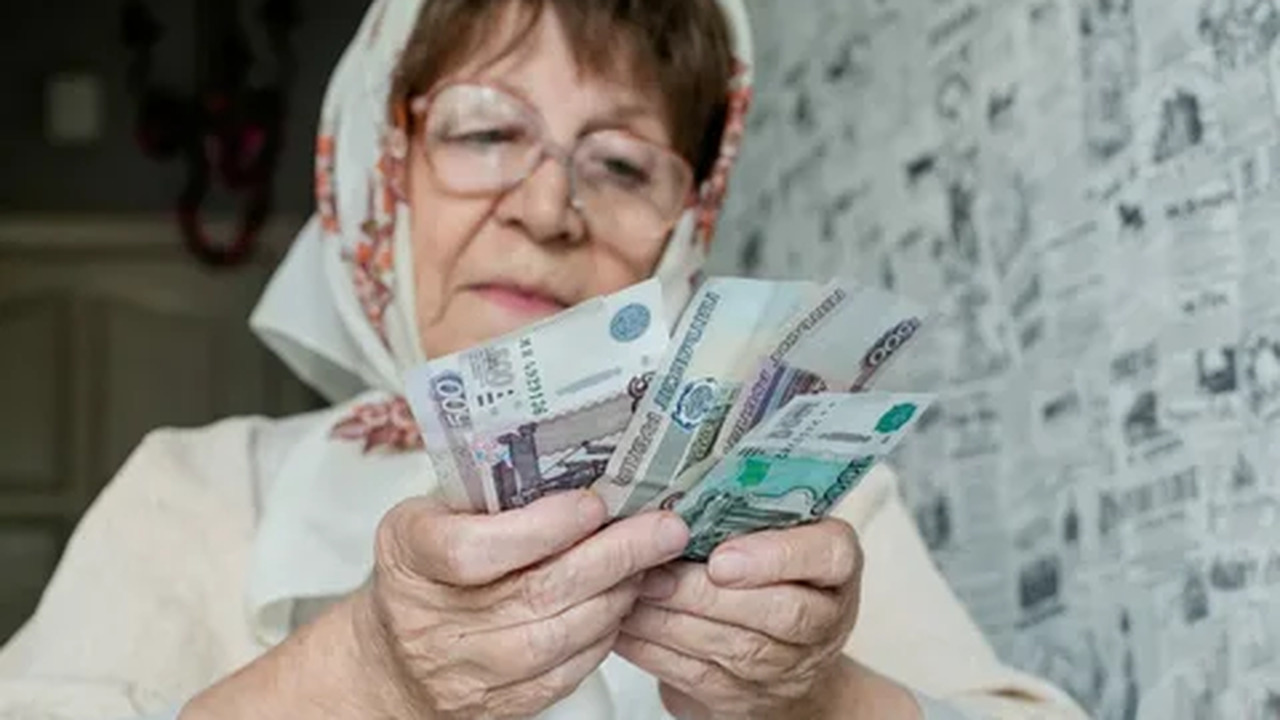 Пенсионную реформу сейчас останавливают: объявлено, что выход на пенсию в 2025 году — по старым правилам Пенсионная реформа в России продолжает меняться...