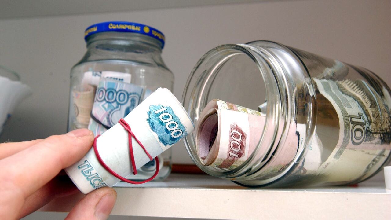 как девальвация рубля может повлиять на сбереже...