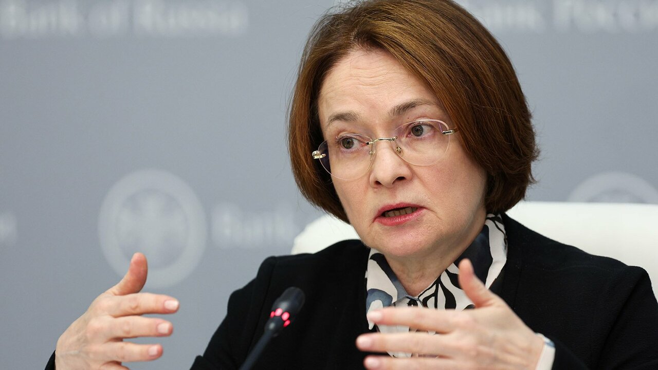 «У нас нет другого выхода, держитесь»: Набиуллина рассказала об «ударе» по кошелькам без повышения ставки Глава Центробанка России Эльвира Набиуллина объ...