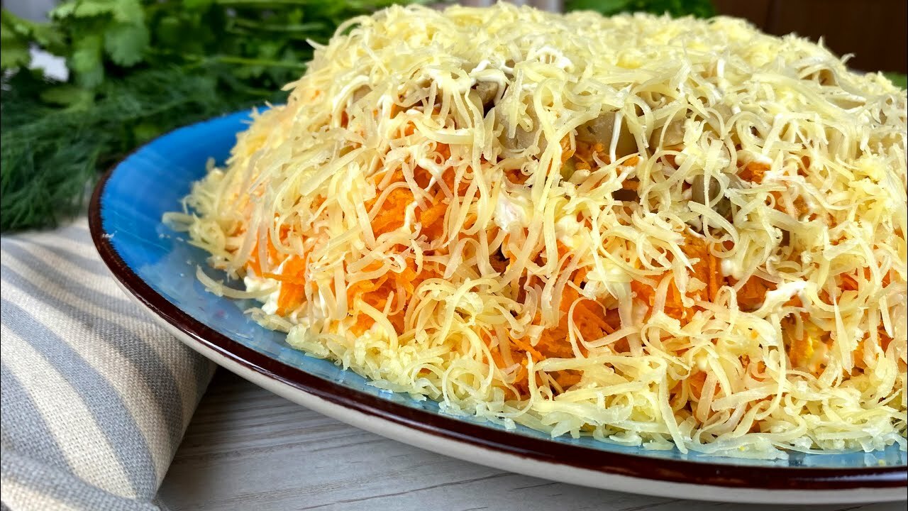 Неожиданная, но очень вкусная замена надоевшего всем Оливье: салат Киевский — гости сметут его первым со стола Если вам хочется заменить привычный «Оливье» че...