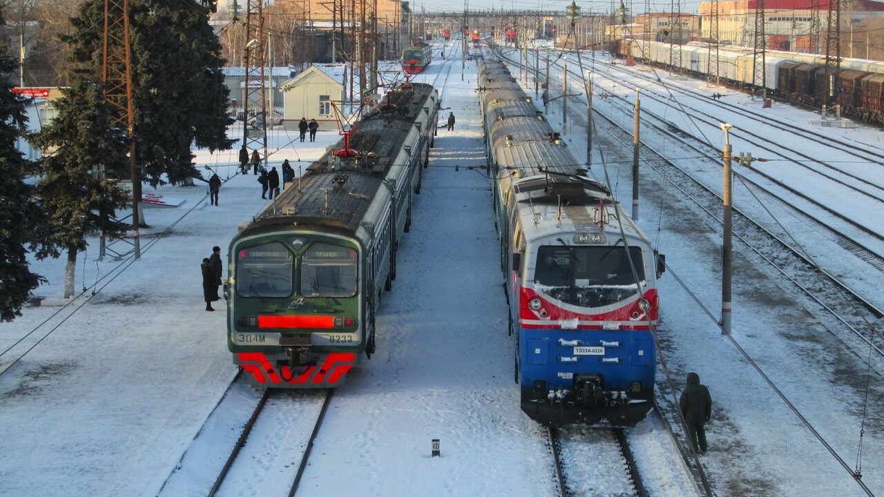 Люди в ярости сдают билеты в кассу: в поездах делать это запрещено - как теперь будут передвигаться пассажиры РЖД Модернизация Российских железных дорог в 2024 г...