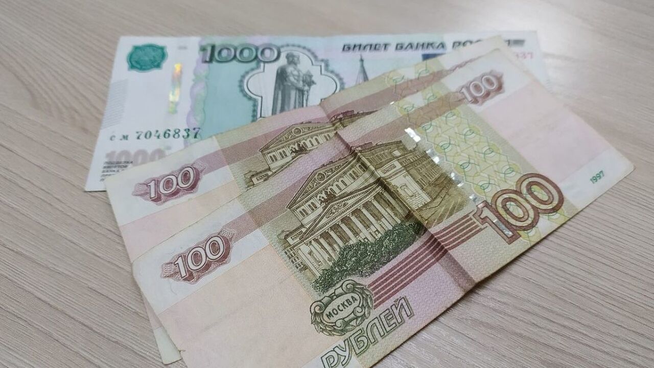 На карты будет приходить на целых 5000 рублей больше: СФР сделал важное заявление для пенсионеров В СФР опровергли слухи о повышении пенсий на 50...