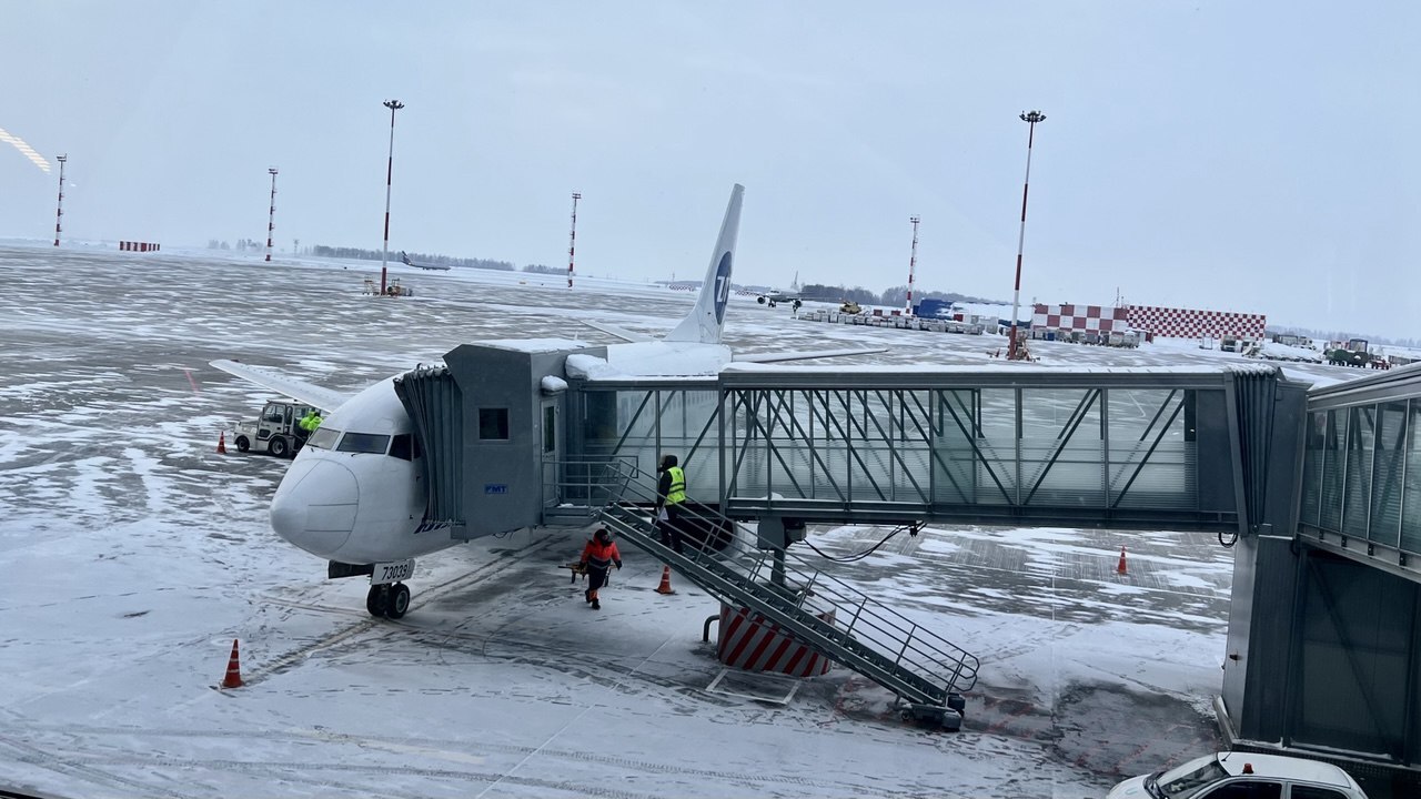 Пассажирский Boeing 737, летевший из Дубая в Ка...