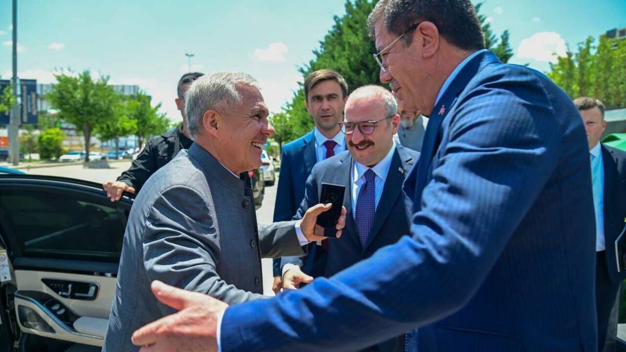 Минниханов обсуждает развитие торговых связей с Турцией в Анкаре В Анкаре состоялись переговоры Раиса Татарстана...
