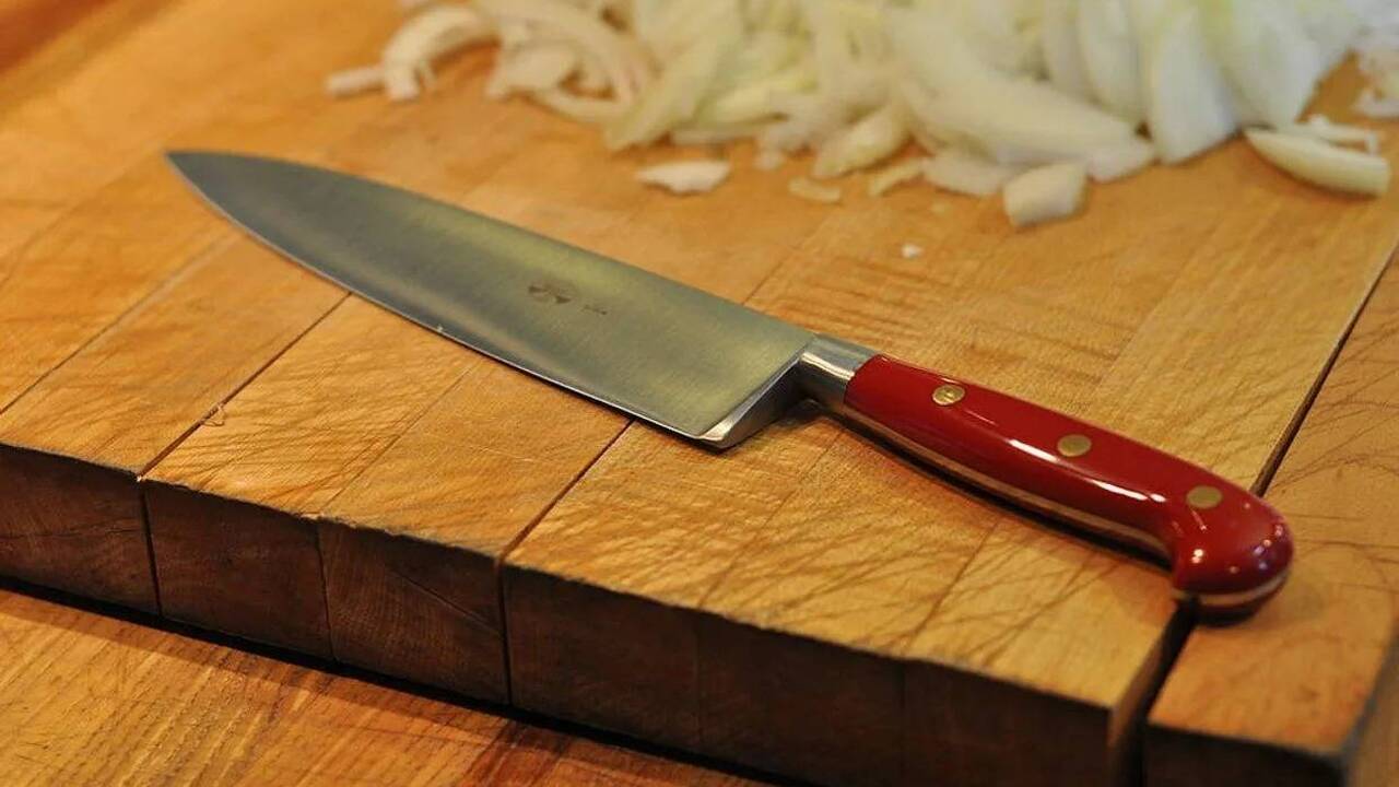 Зачем я мажу ножи зубной пастой: рассказываю лайфхак, который работает лучше дорогих гелей Не всегда под рукой есть точильный камень или с...
