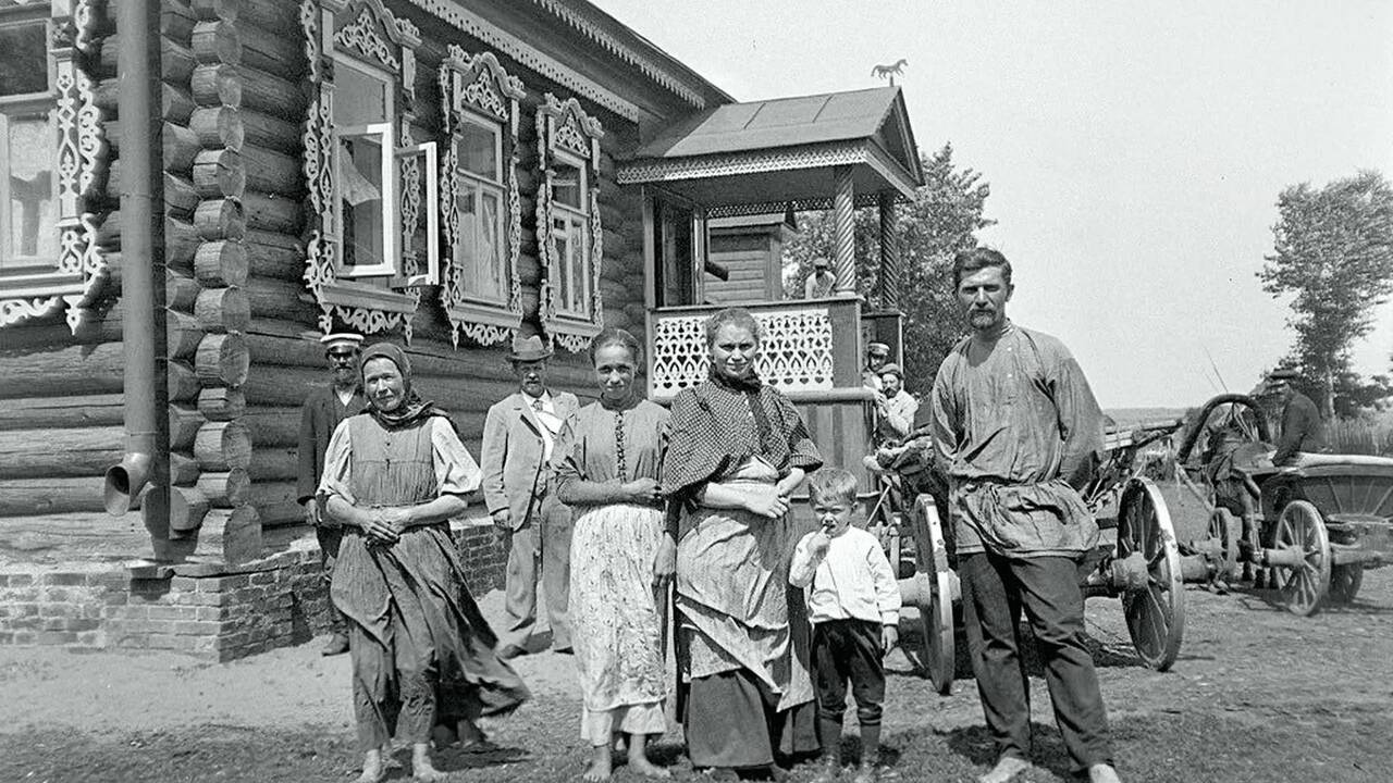 Сегодня фамилия достаётся человеку по наследств...