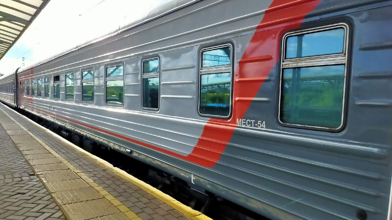 Как справиться с ситуацией в поезде, когда к вам просят поменяться местами с пассажирами из плацкартного вагона? Путешествие на поезде может быть не только удоб...