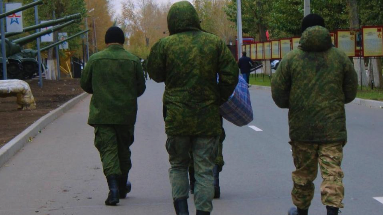 Вечный призыв военных: почему мобилизованных в 2022 году до сих пор не отпустят домой даже после завершения СВО Мобилизованные россияне оказались в правовом ту...