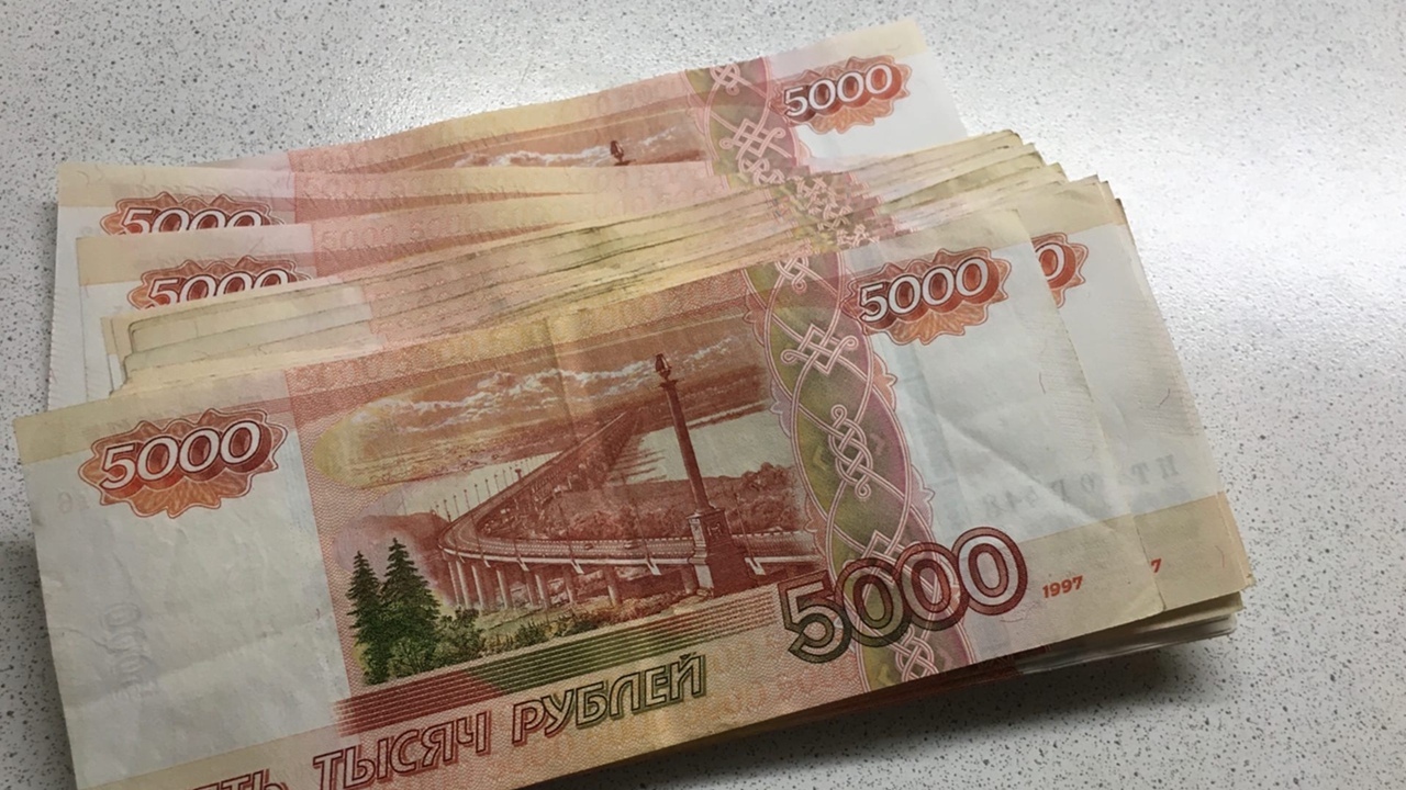 Плюс 10% к зарплате: смогут ли бюджетники из Татарстана покупать вещи подороже после повышения их окладов в 2026 году Экономист прокомментировал повышение окладов бю...