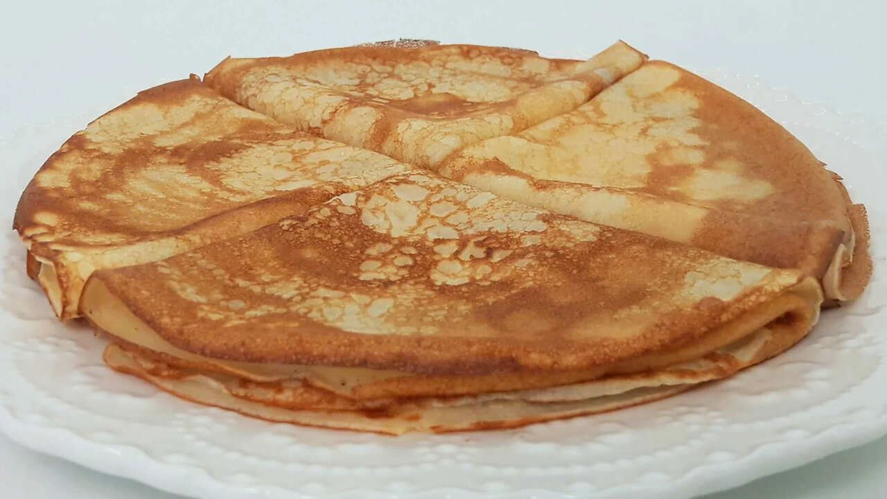 Заливаю это в тесто перед мукой: блины получаются кружевные и вкусные - тоньше листов бумаги Блины – это классика русской кухни, но не у все...