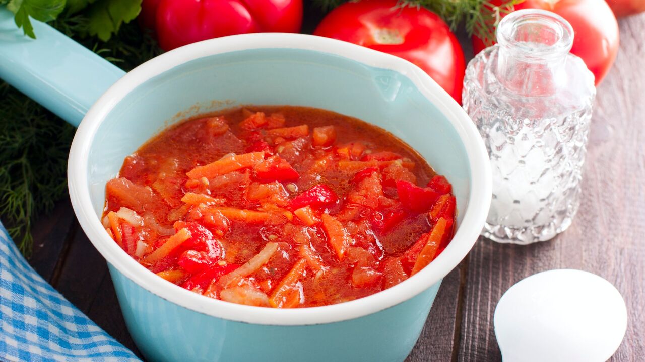 Лёгкое и вкусное лечо можно приготовить букваль...
