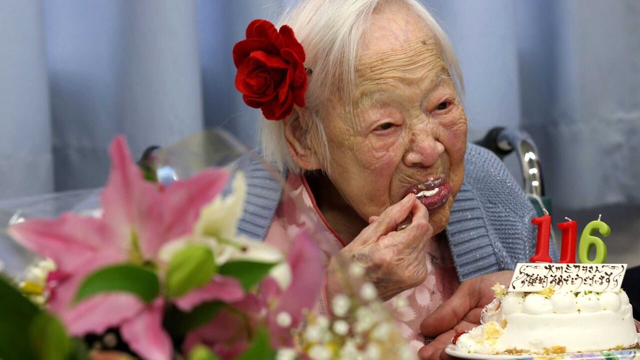 Она прожила 117 лет, не ела ни фруктов, ни овощей, но в ее меню на протяжении жизни сохранялось всего одно блюдо Женщина, прожившая долгую и здоровую жизнь, уве...