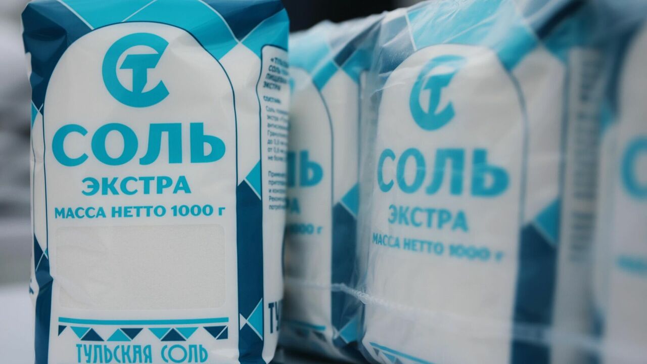 Хитрые хозяйки выкладывают соль на фольгу и бед не знают: вот зачем это нужно — 2 полезных совета Домохозяйка Марина Жукова рассказала о простом ...