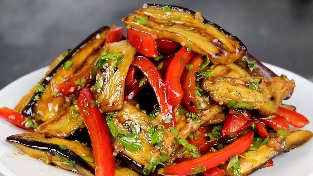 Маринованные баклажаны с красным перцем. Закуска, которая станет хитом на любом праздничном столе Баклажаны в маринаде с болгарским перцем — это ...