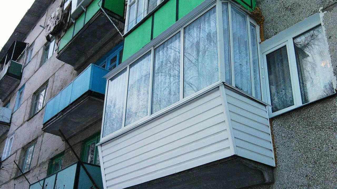 Ваш балкон могут снести уже завтра: новый указ вступил в силу Новые требования к остеклению балконов могут пр...