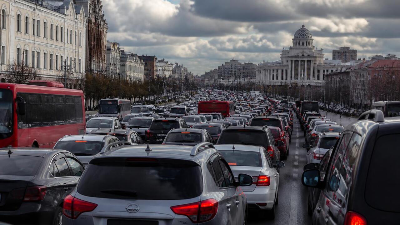 Саммит Россия-АСЕАН вызвал пробки и сбои автобусов в Казани Из-за саммита Россия-АСЕАН в Казани 17-18 июня ...