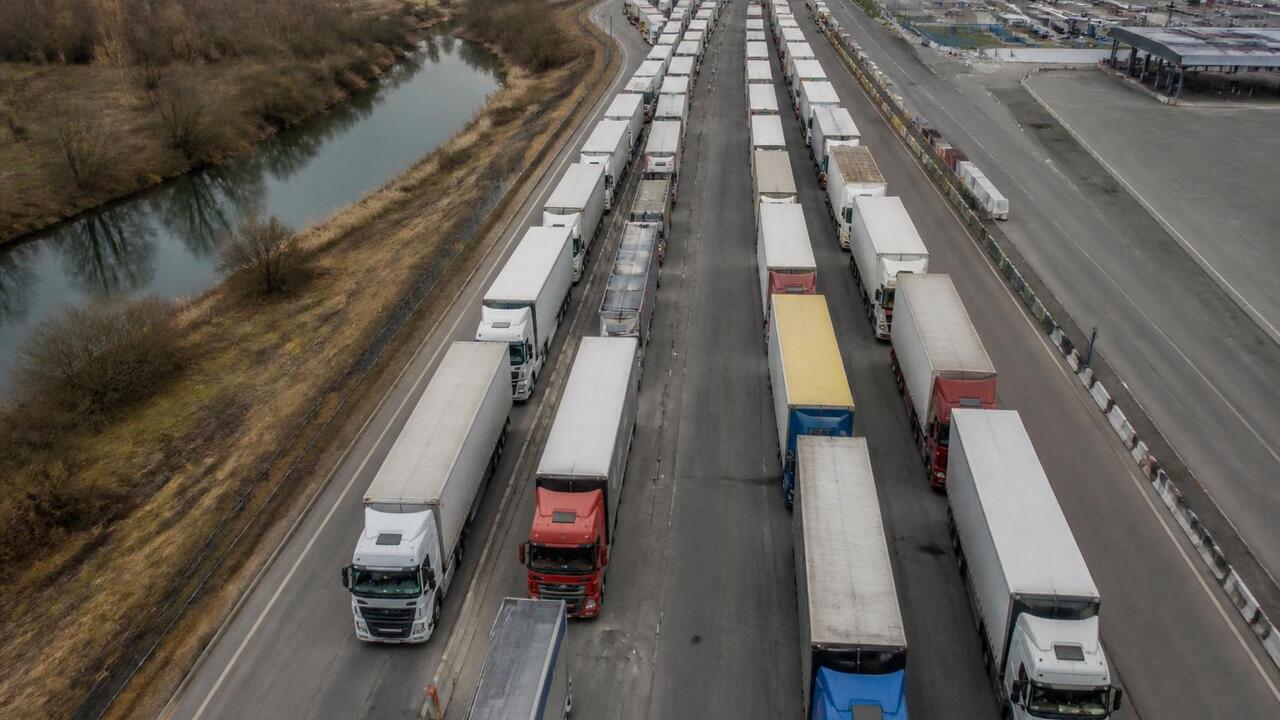 Доставка грузов из Китая в Россию подорожала на 15–25% за месяц Стоимость автоперевозок из Китая в Россию вырос...