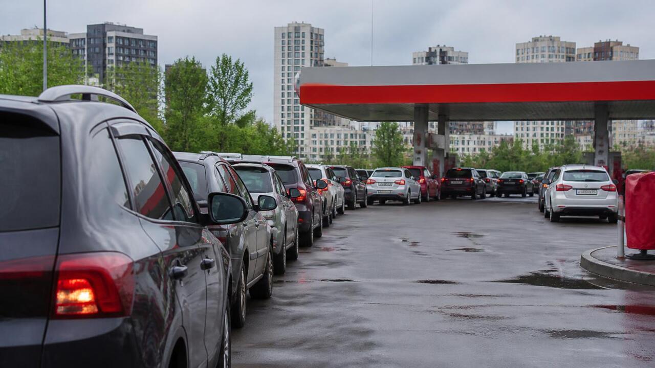 В Казани продают места в очереди на бензин за 4 тысячи В Казани на фоне топливного кризиса появились о...