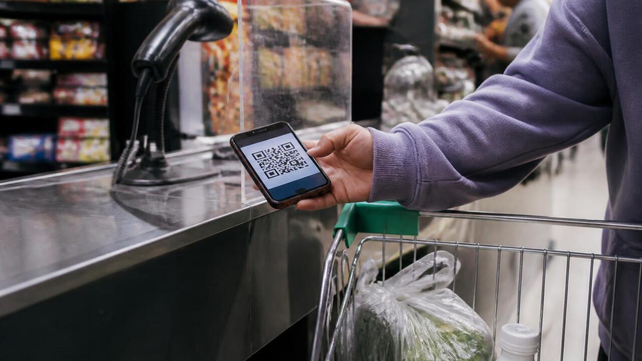 Россияне начали платить по QR-коду в Аргентине Клиенты ВТБ получили возможность оплачивать пок...