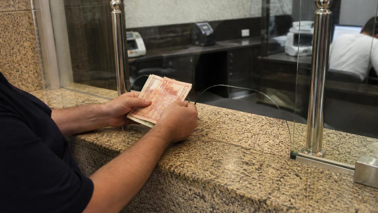 Россияне в Турции могут свободно обменивать рубли Российские туристы в Турции могут свободно обме...
