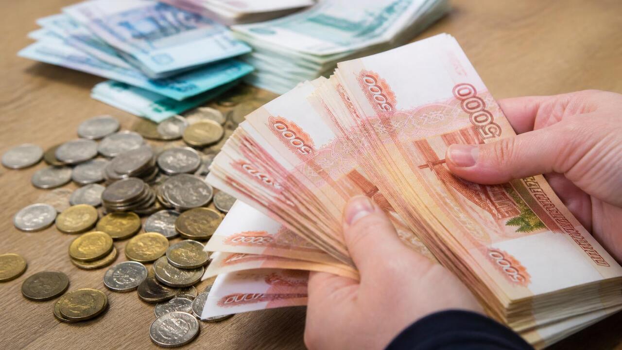 В июле объем наличных в России вырос на 643 млр...