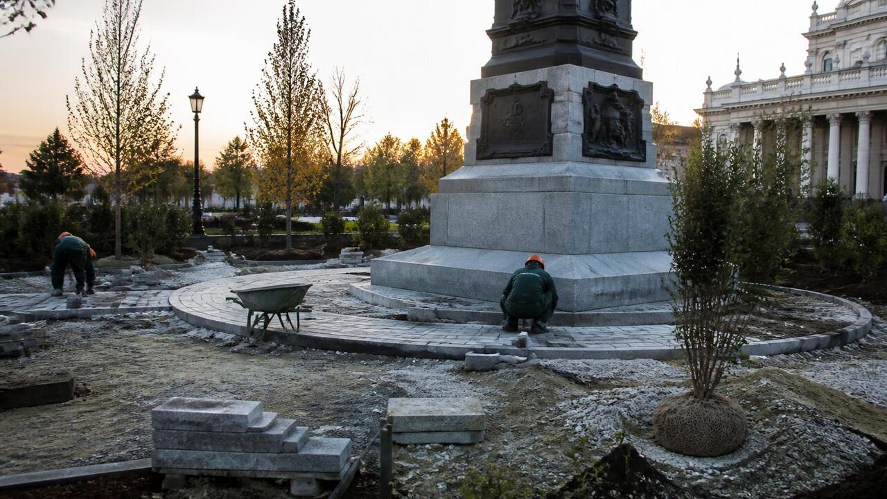В Казани обновляют Ленинский сад: что изменится у памятника Бутлерову В Казани продолжают реконструкцию Ленинского са...