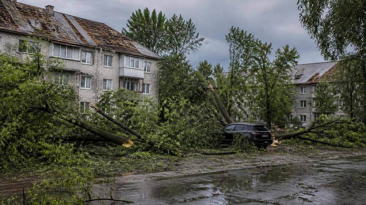 Последствия непогоды в Татарстане В Татарстане устраняют последствия ливня и ураг...
