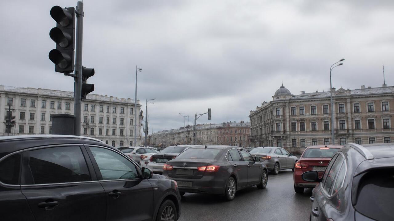 В Казани из-за аварии отключились светофоры на шести перекрестках Из-за аварийного отключения электроэнергии в Ка...