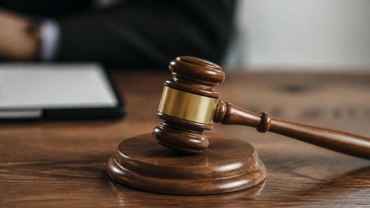 Советский районный суд Казани приостановил на 1...