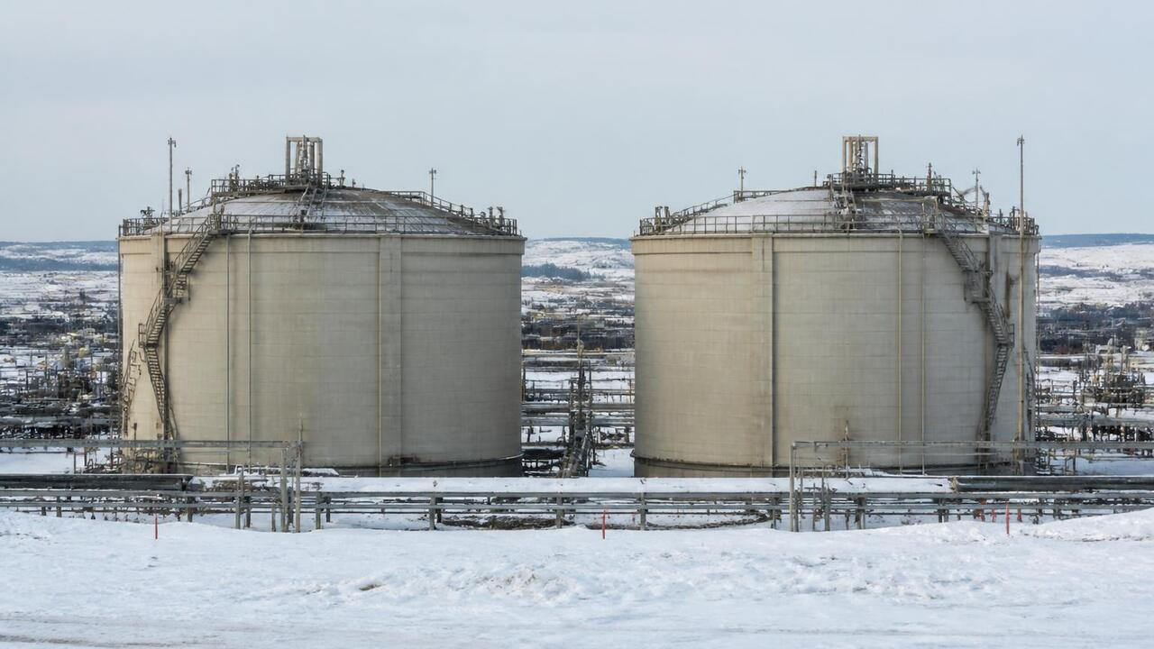 Запасы газа в ЕС упали до 63%, цены более чем удвоились Запасы газа в ЕС к концу августа упали до 63%, ...