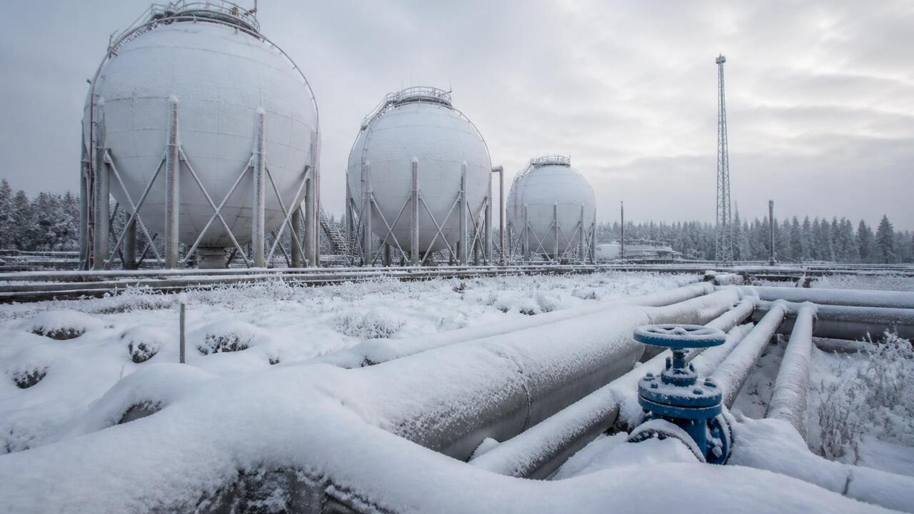Низкие запасы газа в ЕС могут поднять цены на отопление и продукты Низкие запасы газа в европейских хранилищах мог...